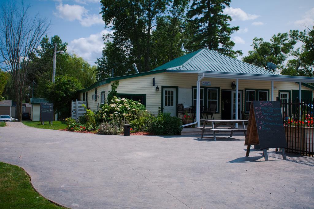 Woodland Estate Resort Campbellford מראה חיצוני תמונה